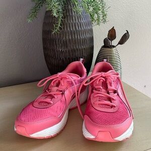 Ryka PINK 8 WIDE foam insole walking shoe sneakers with great traction